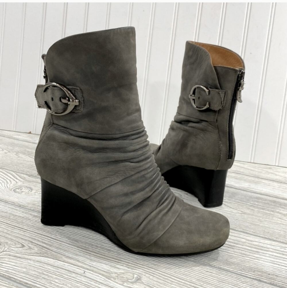 Earthies Chelsea Leather Rouched Ankle Boots NWOT